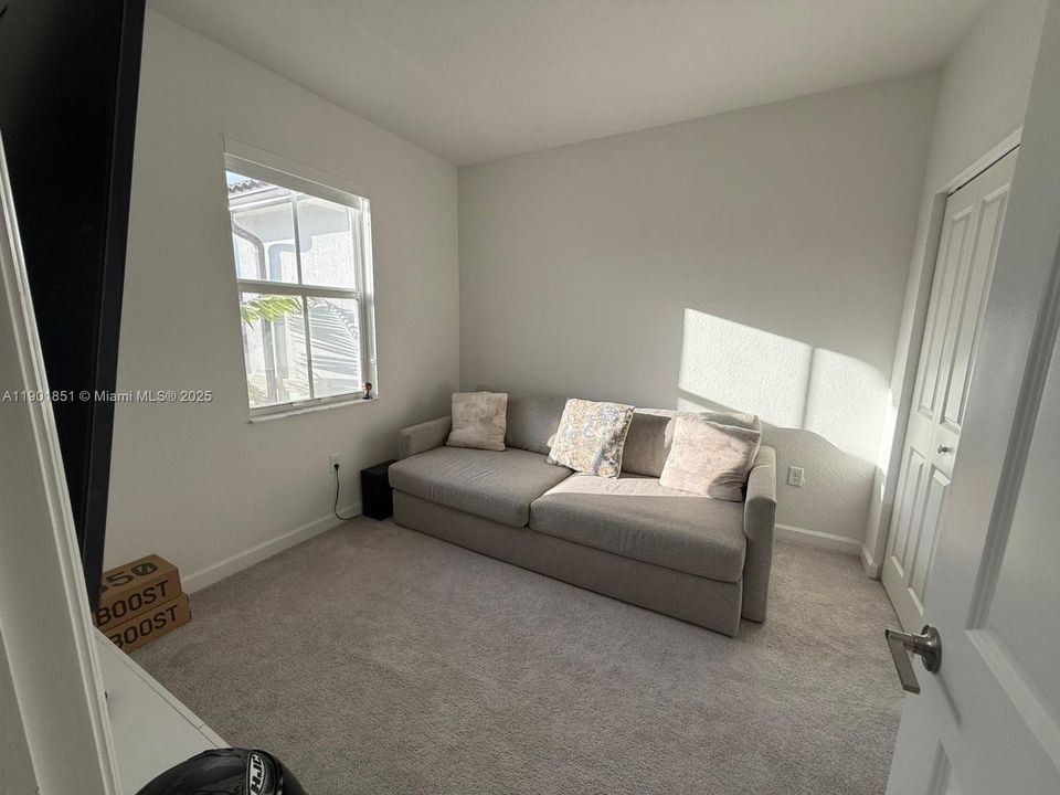 Recently Rented: $3,000 (3 beds, 2 baths, 1483 Square Feet)