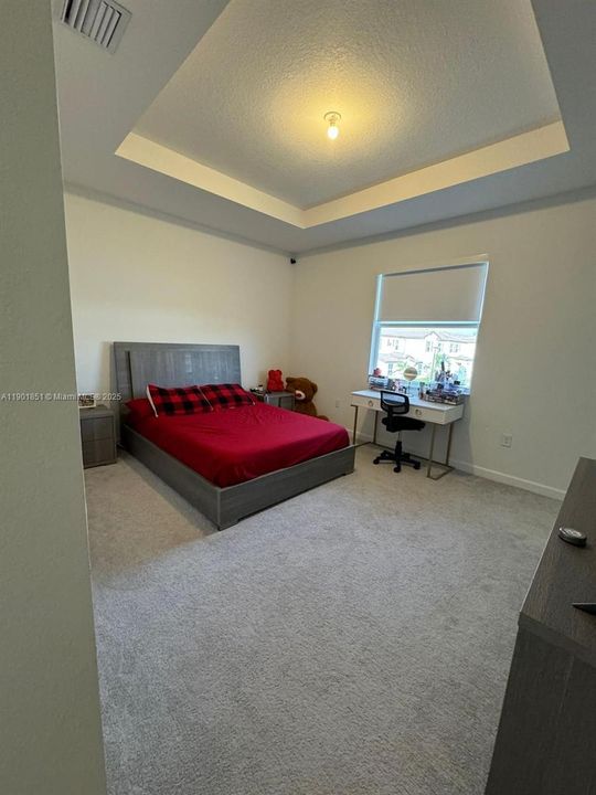 Recently Rented: $3,000 (3 beds, 2 baths, 1483 Square Feet)