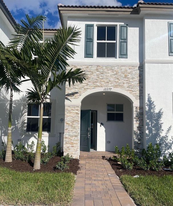 Recently Rented: $3,000 (3 beds, 2 baths, 1483 Square Feet)