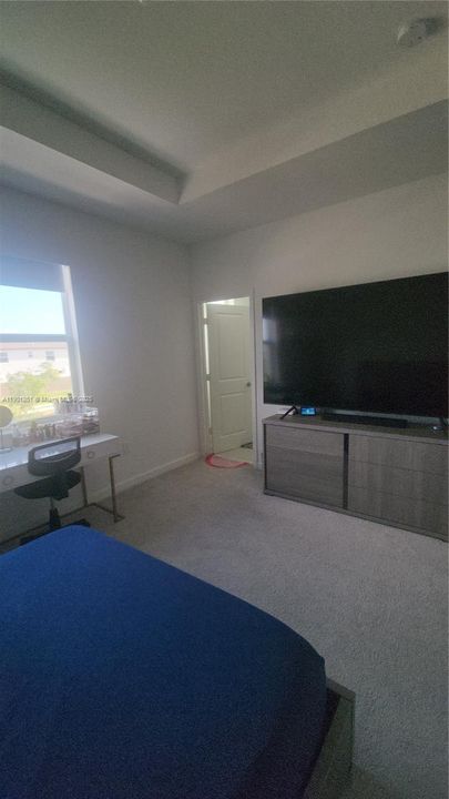 Recently Rented: $3,000 (3 beds, 2 baths, 1483 Square Feet)