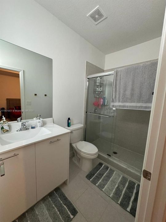 Recently Rented: $3,000 (3 beds, 2 baths, 1483 Square Feet)