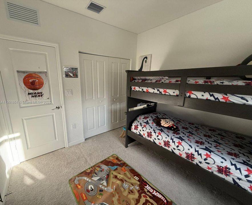 Recently Rented: $3,000 (3 beds, 2 baths, 1483 Square Feet)