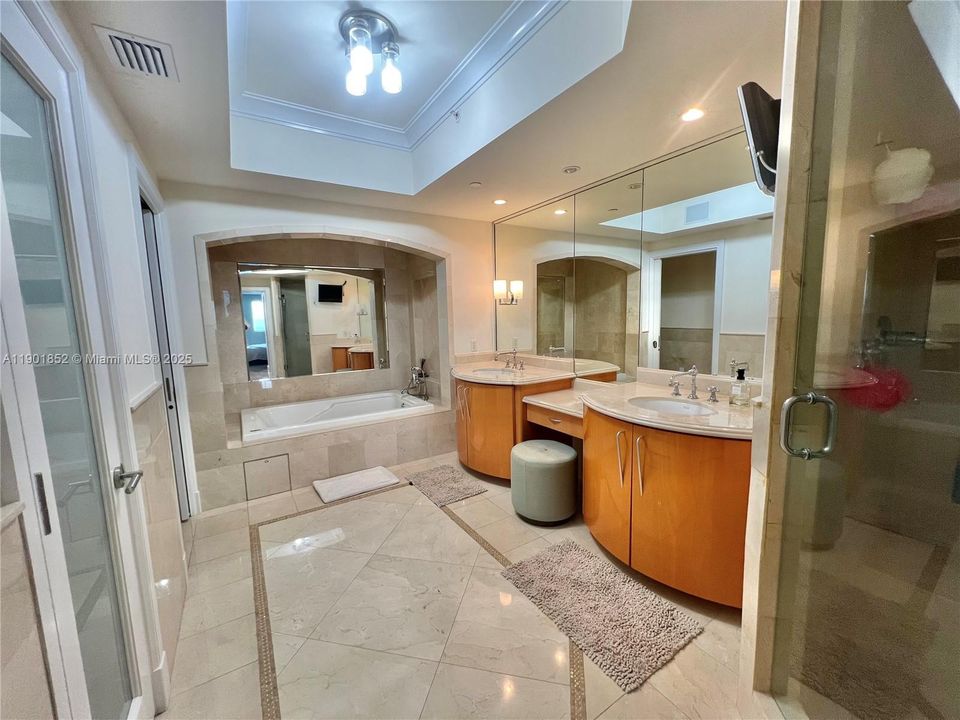 For Sale: $3,450,000 (3 beds, 3 baths, 2214 Square Feet)