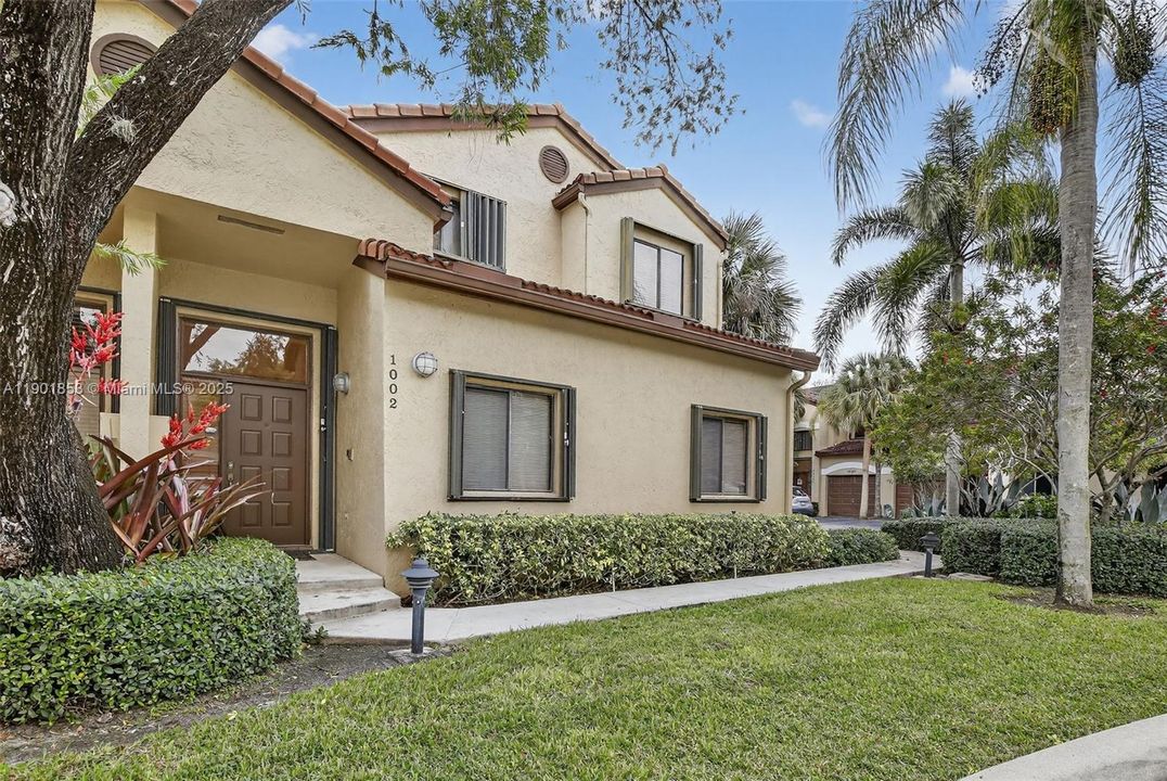 For Rent: $3,300 (3 beds, 2 baths, 1760 Square Feet)