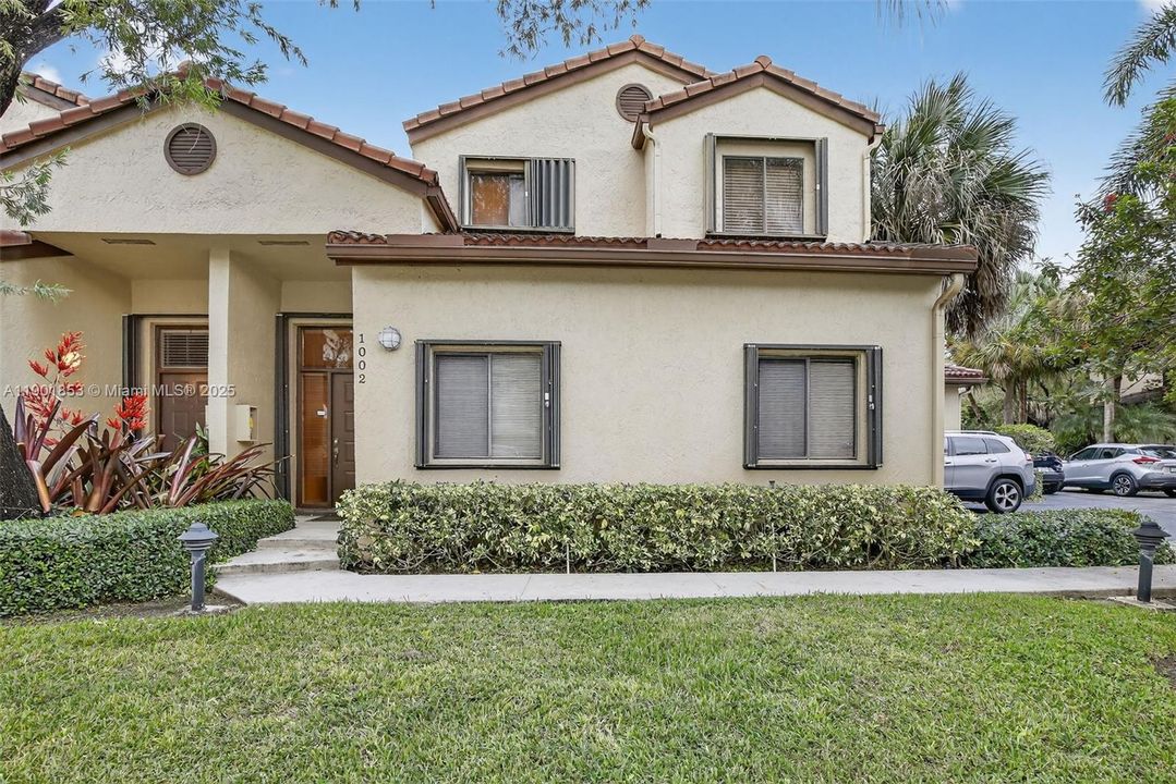 For Rent: $3,300 (3 beds, 2 baths, 1760 Square Feet)