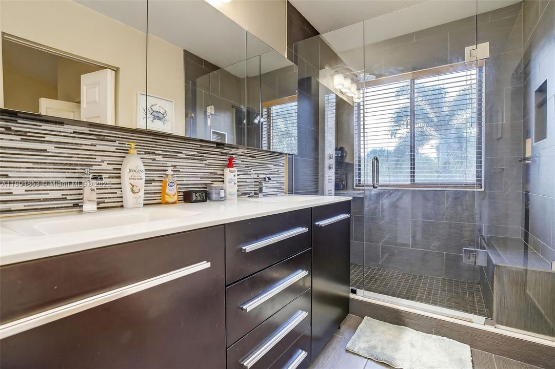 For Rent: $3,300 (3 beds, 2 baths, 1760 Square Feet)