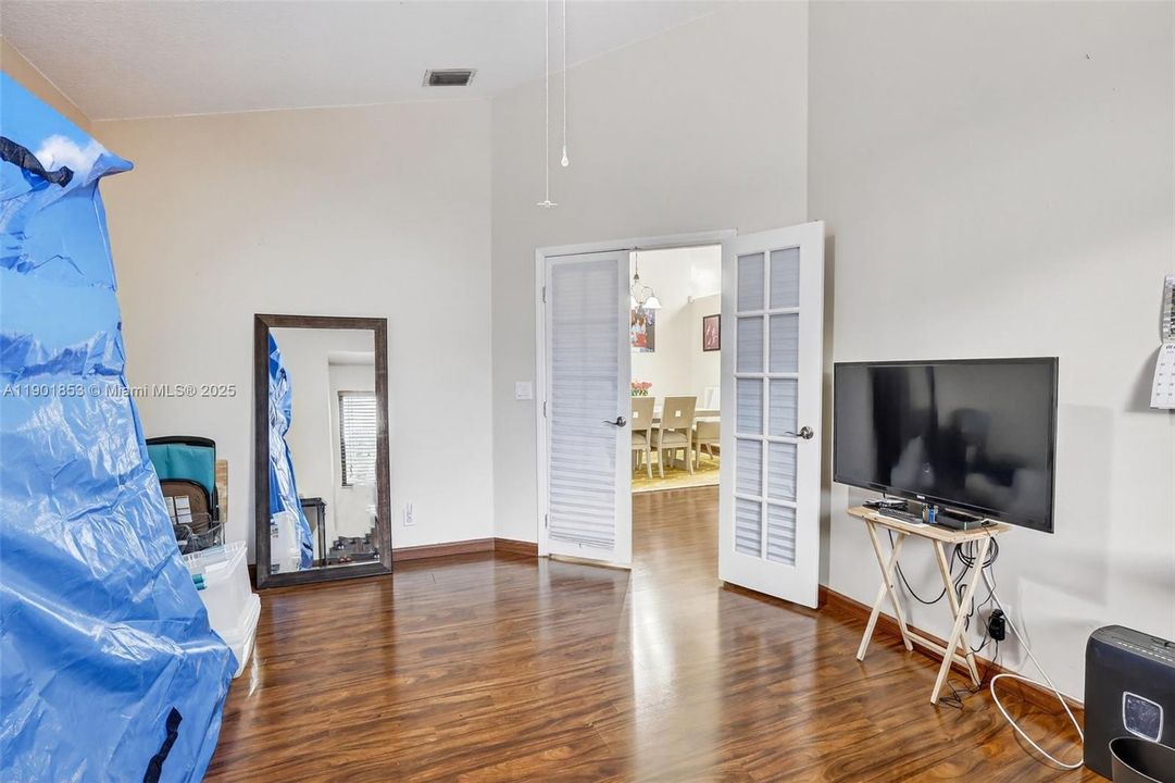 For Rent: $3,300 (3 beds, 2 baths, 1760 Square Feet)