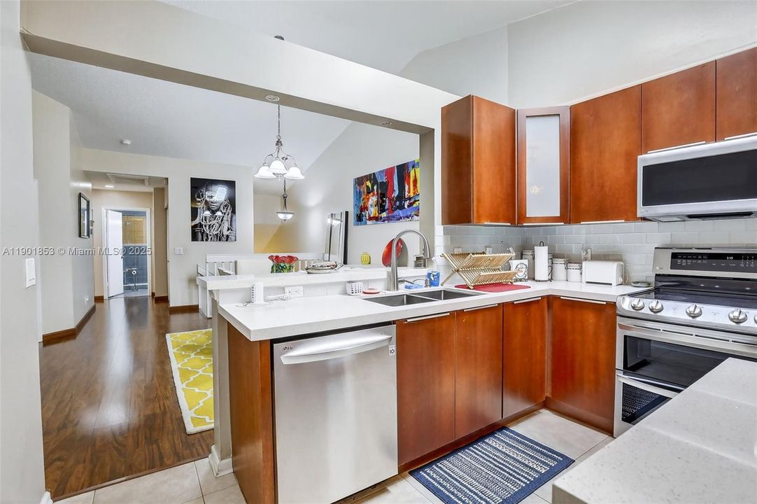 For Rent: $3,300 (3 beds, 2 baths, 1760 Square Feet)