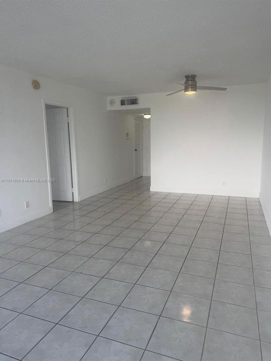 For Rent: $1,700 (1 beds, 1 baths, 720 Square Feet)