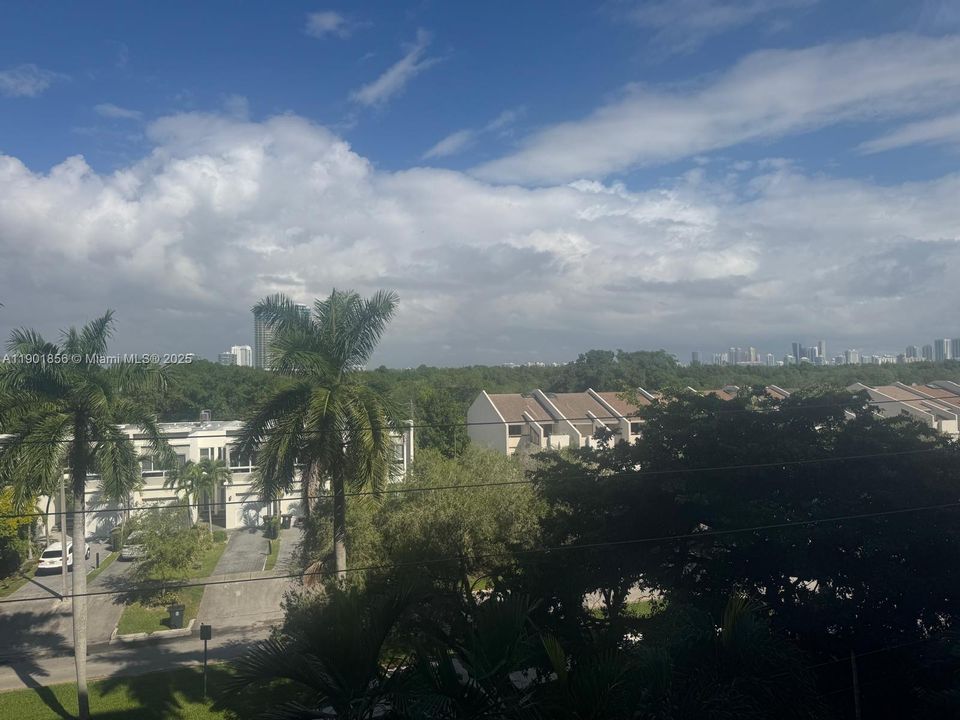 For Rent: $1,700 (1 beds, 1 baths, 720 Square Feet)