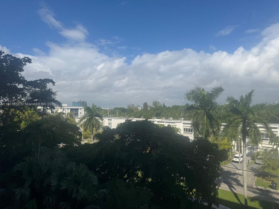 For Rent: $1,700 (1 beds, 1 baths, 720 Square Feet)