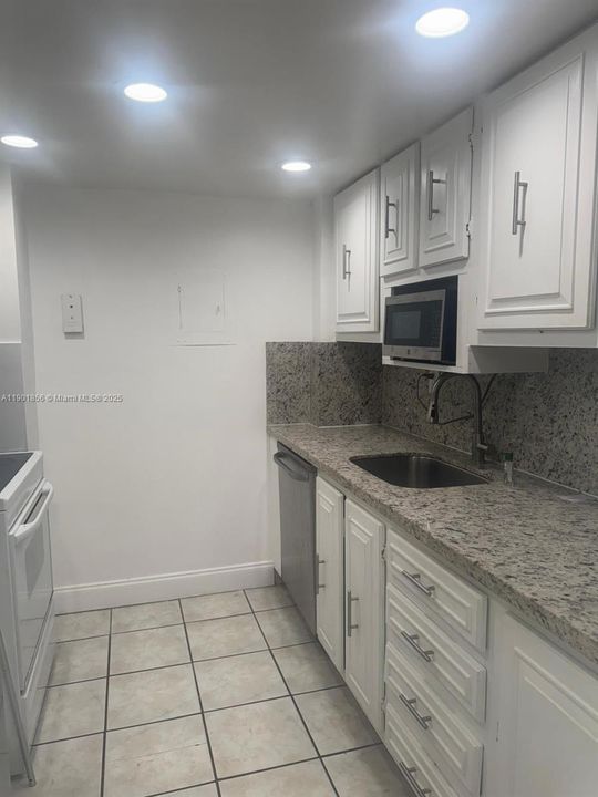 For Rent: $1,700 (1 beds, 1 baths, 720 Square Feet)