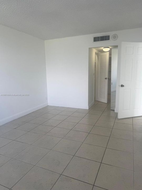 For Rent: $1,700 (1 beds, 1 baths, 720 Square Feet)