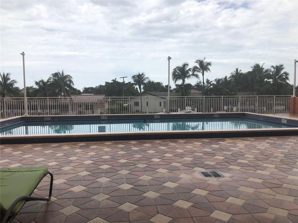 For Rent: $1,700 (1 beds, 1 baths, 720 Square Feet)