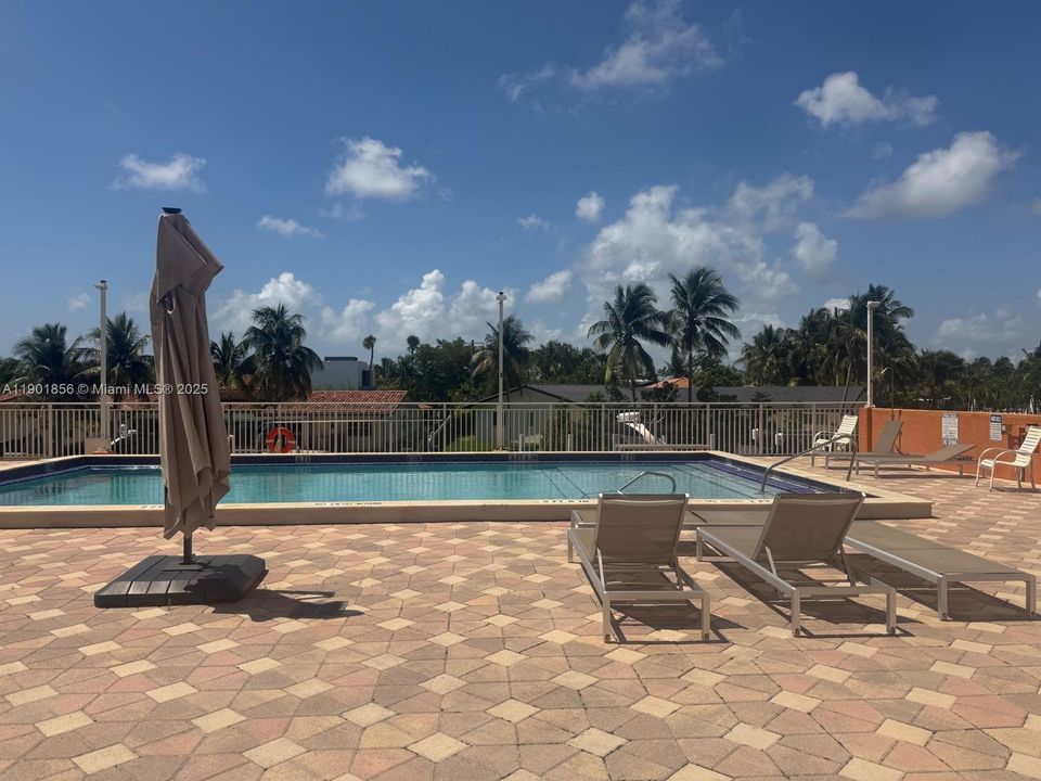 For Rent: $1,700 (1 beds, 1 baths, 720 Square Feet)