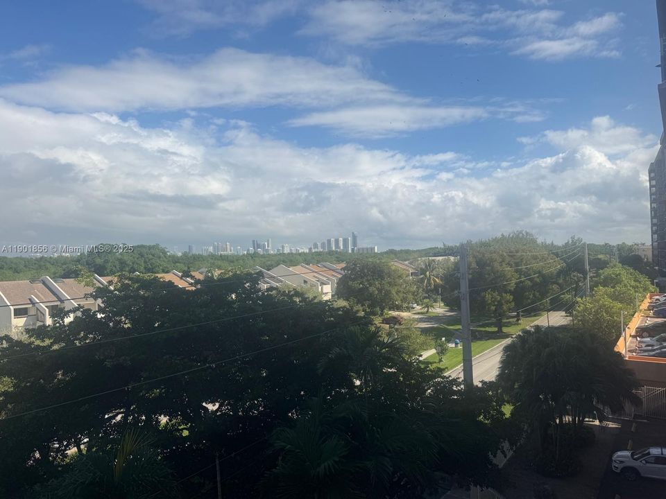 For Rent: $1,700 (1 beds, 1 baths, 720 Square Feet)