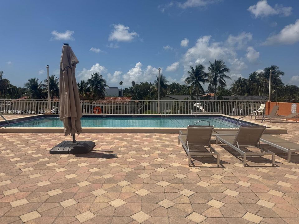 For Rent: $1,700 (1 beds, 1 baths, 720 Square Feet)