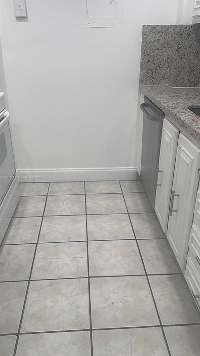 For Rent: $1,700 (1 beds, 1 baths, 720 Square Feet)