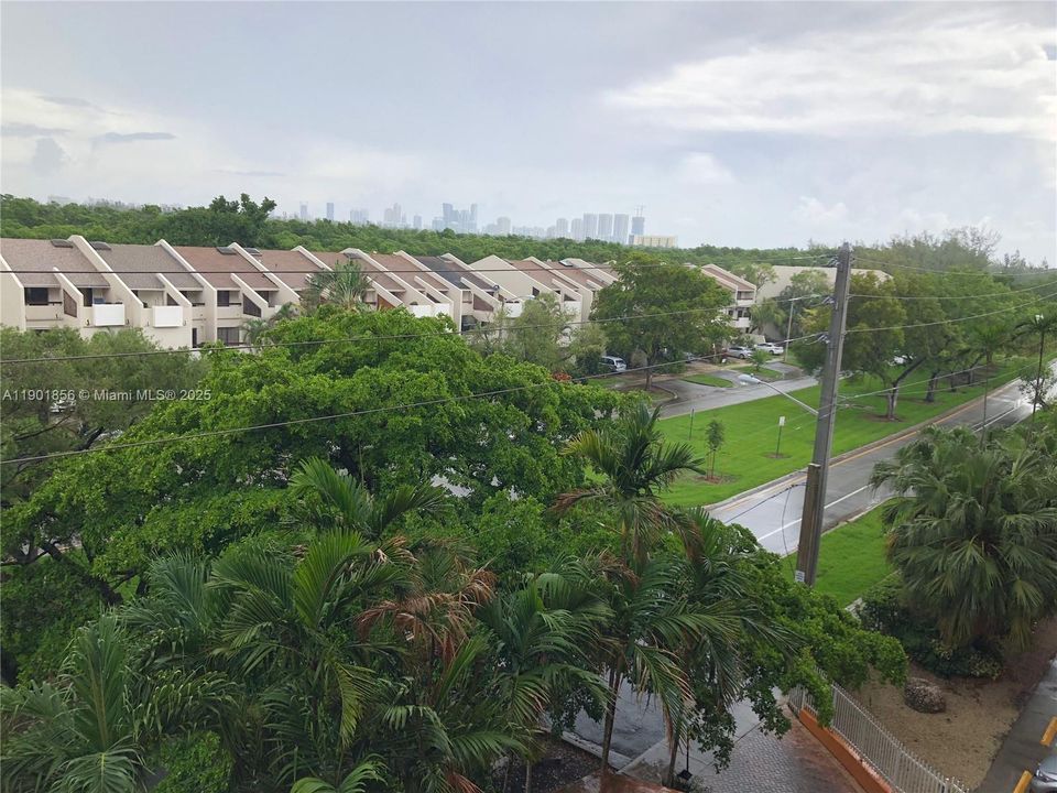 For Rent: $1,700 (1 beds, 1 baths, 720 Square Feet)