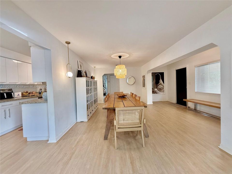 For Sale: $679,000 (3 beds, 2 baths, 1594 Square Feet)