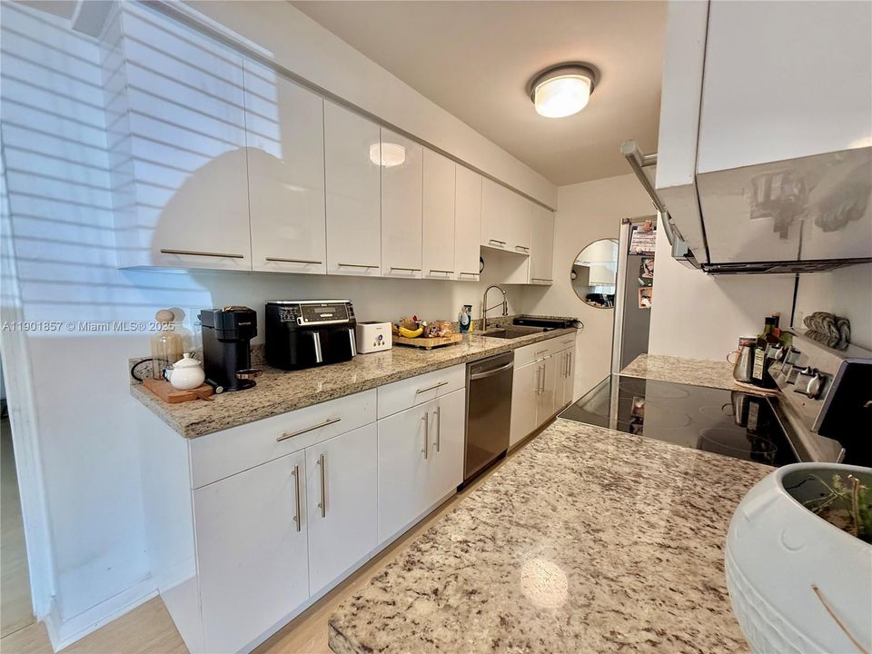 For Sale: $679,000 (3 beds, 2 baths, 1594 Square Feet)