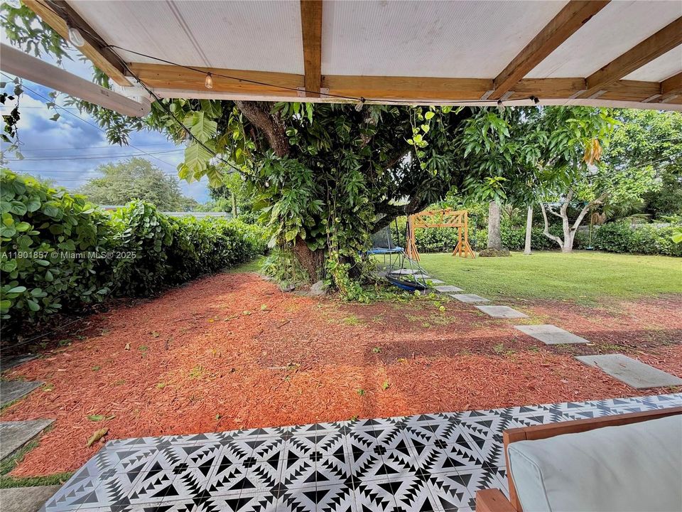 For Sale: $679,000 (3 beds, 2 baths, 1594 Square Feet)