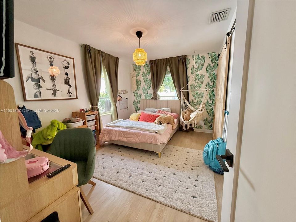 For Sale: $679,000 (3 beds, 2 baths, 1594 Square Feet)