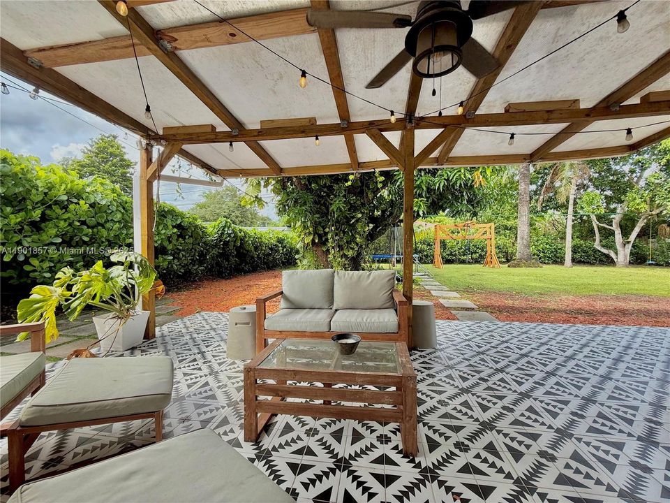 For Sale: $679,000 (3 beds, 2 baths, 1594 Square Feet)