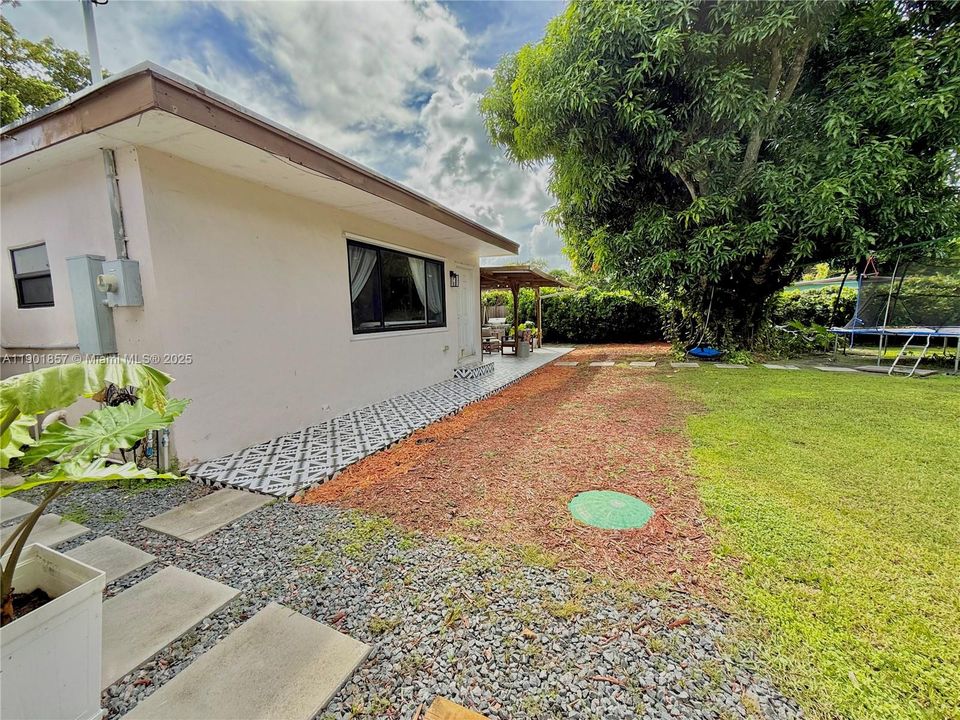 For Sale: $679,000 (3 beds, 2 baths, 1594 Square Feet)