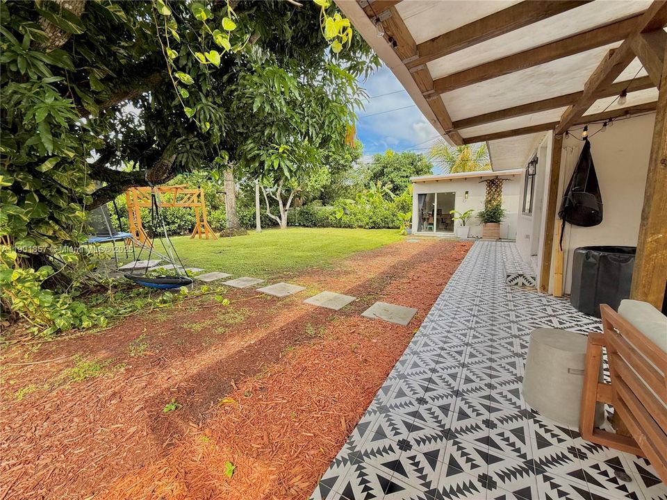 For Sale: $679,000 (3 beds, 2 baths, 1594 Square Feet)