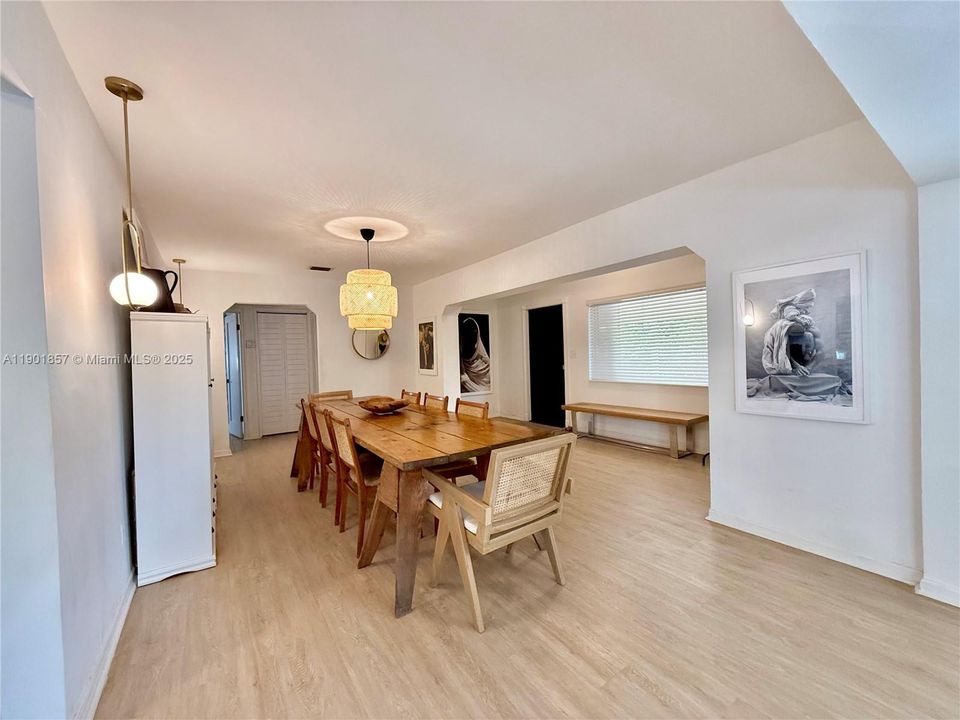 For Sale: $679,000 (3 beds, 2 baths, 1594 Square Feet)