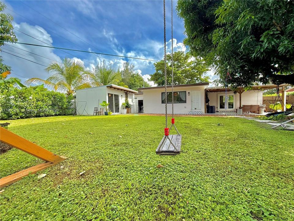 For Sale: $679,000 (3 beds, 2 baths, 1594 Square Feet)