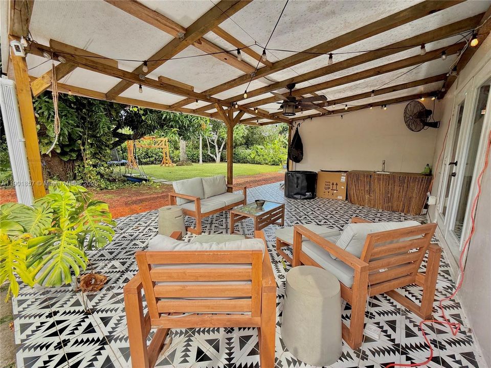 For Sale: $679,000 (3 beds, 2 baths, 1594 Square Feet)