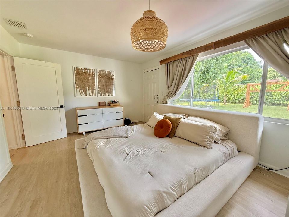 For Sale: $679,000 (3 beds, 2 baths, 1594 Square Feet)