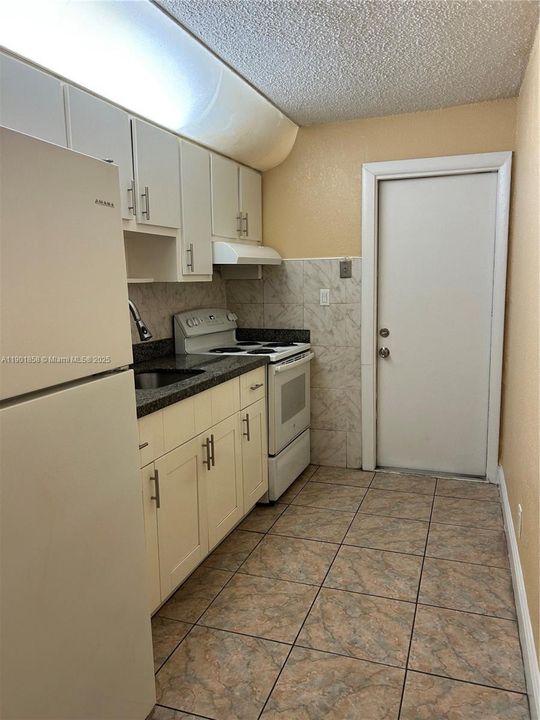 For Rent: $1,375 (1 beds, 1 baths, 600 Square Feet)