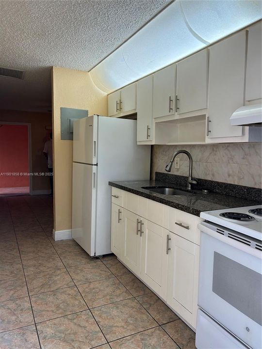 For Rent: $1,375 (1 beds, 1 baths, 600 Square Feet)