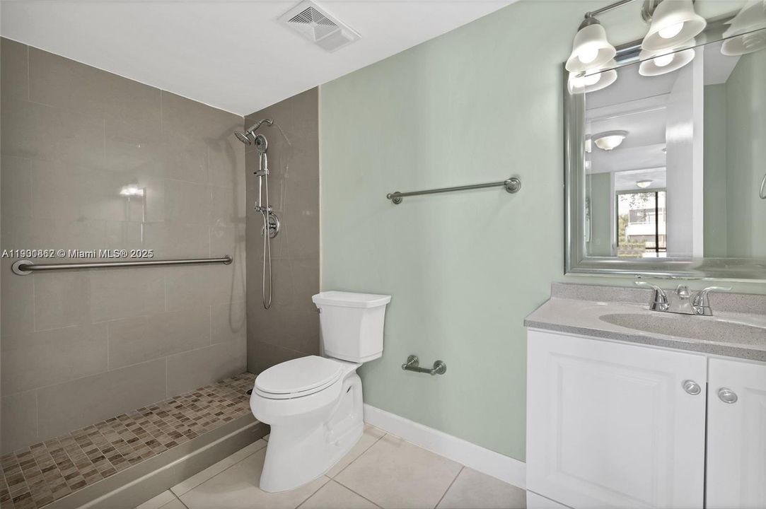 For Rent: $2,200 (2 beds, 1 baths, 796 Square Feet)