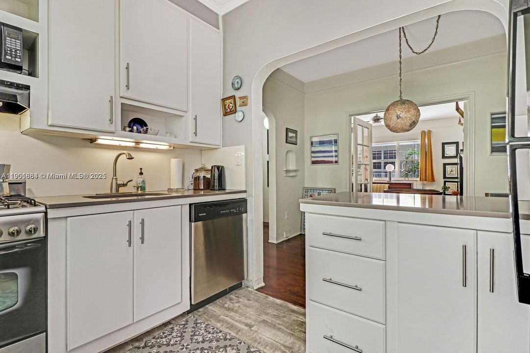 待售: $205,000 (0 贝兹, 1 浴室, 505 平方英尺)