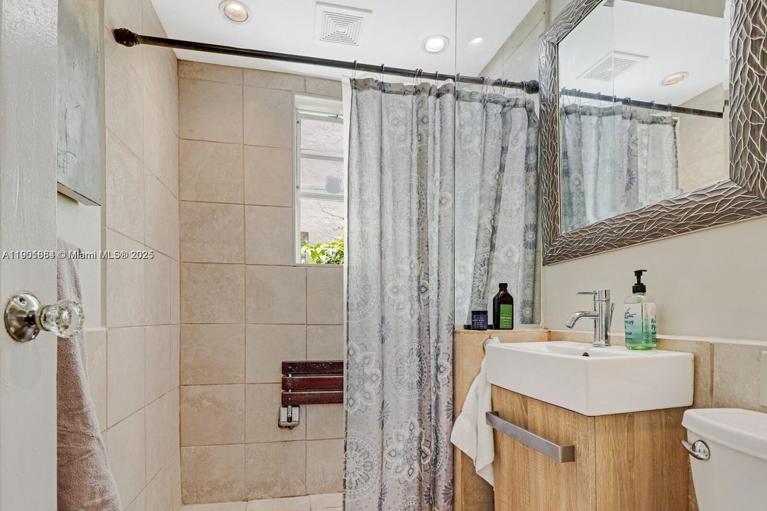 待售: $205,000 (0 贝兹, 1 浴室, 505 平方英尺)