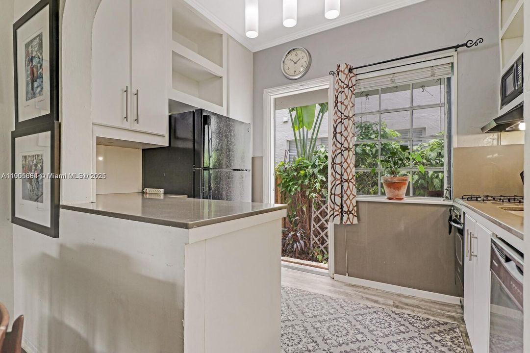 待售: $205,000 (0 贝兹, 1 浴室, 505 平方英尺)