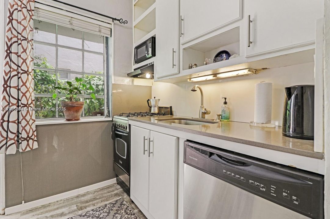 待售: $205,000 (0 贝兹, 1 浴室, 505 平方英尺)