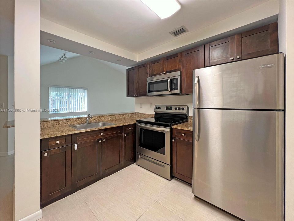 For Sale: $315,000 (2 beds, 2 baths, 1224 Square Feet)