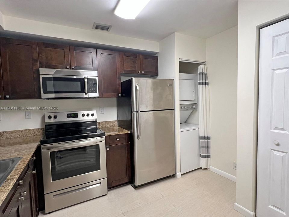 For Sale: $315,000 (2 beds, 2 baths, 1224 Square Feet)