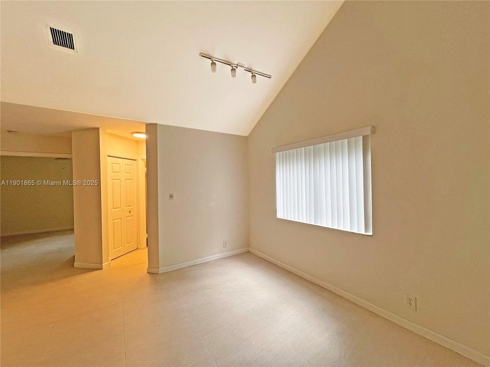 For Sale: $315,000 (2 beds, 2 baths, 1224 Square Feet)