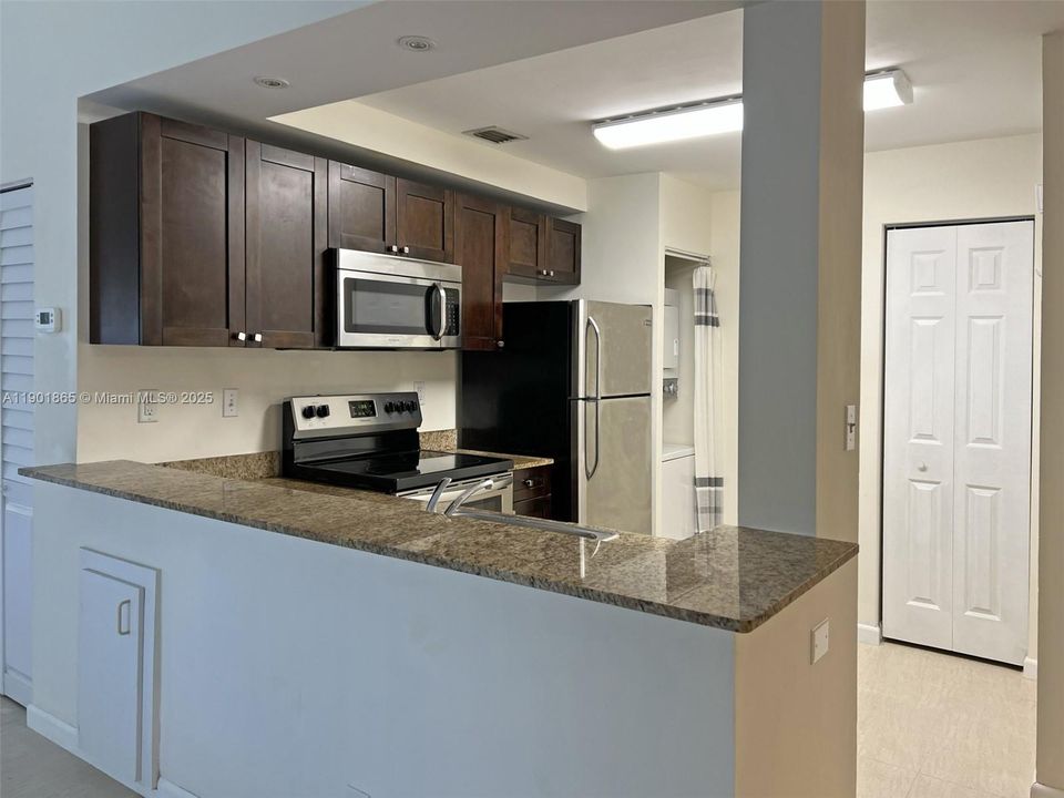 For Sale: $315,000 (2 beds, 2 baths, 1224 Square Feet)