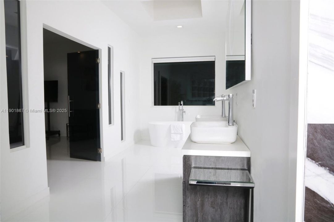 For Rent: $7,000 (4 beds, 3 baths, 4209 Square Feet)