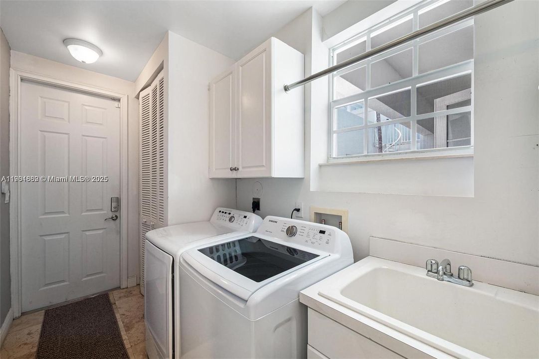 For Rent: $8,500 (3 beds, 2 baths, 2046 Square Feet)