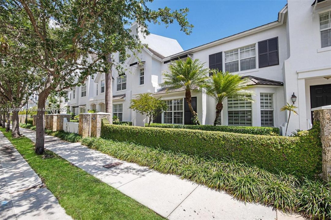 For Rent: $8,500 (3 beds, 2 baths, 2046 Square Feet)