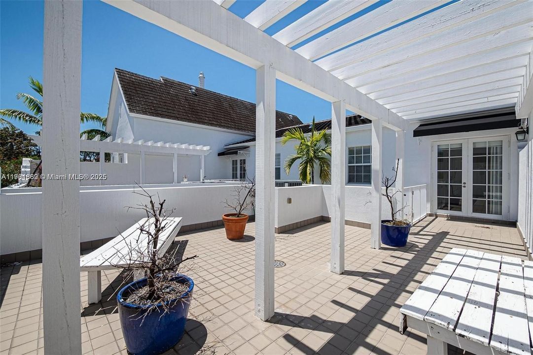 For Rent: $8,500 (3 beds, 2 baths, 2046 Square Feet)