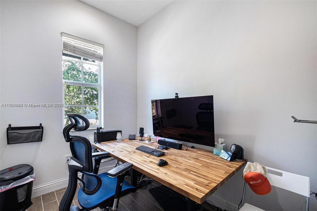 For Rent: $8,500 (3 beds, 2 baths, 2046 Square Feet)